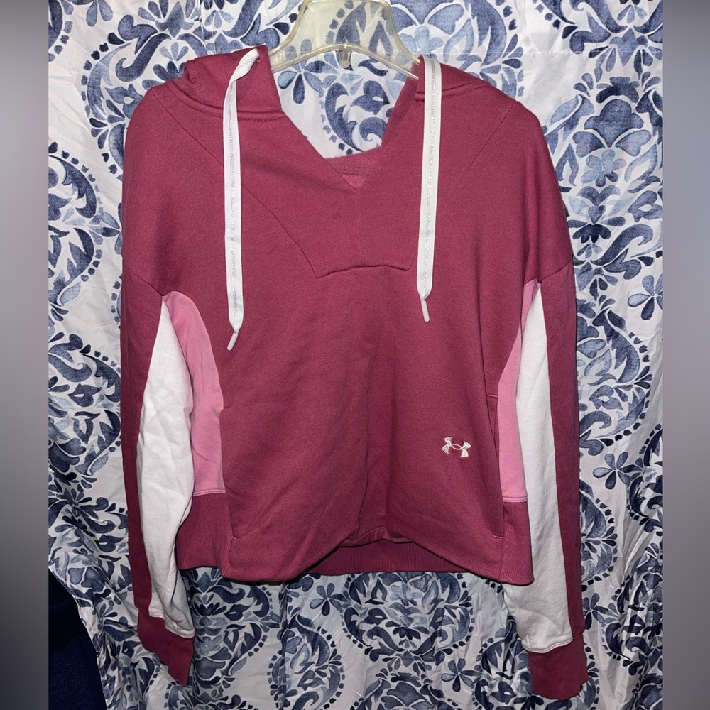 Under armor crop top sweatshirt